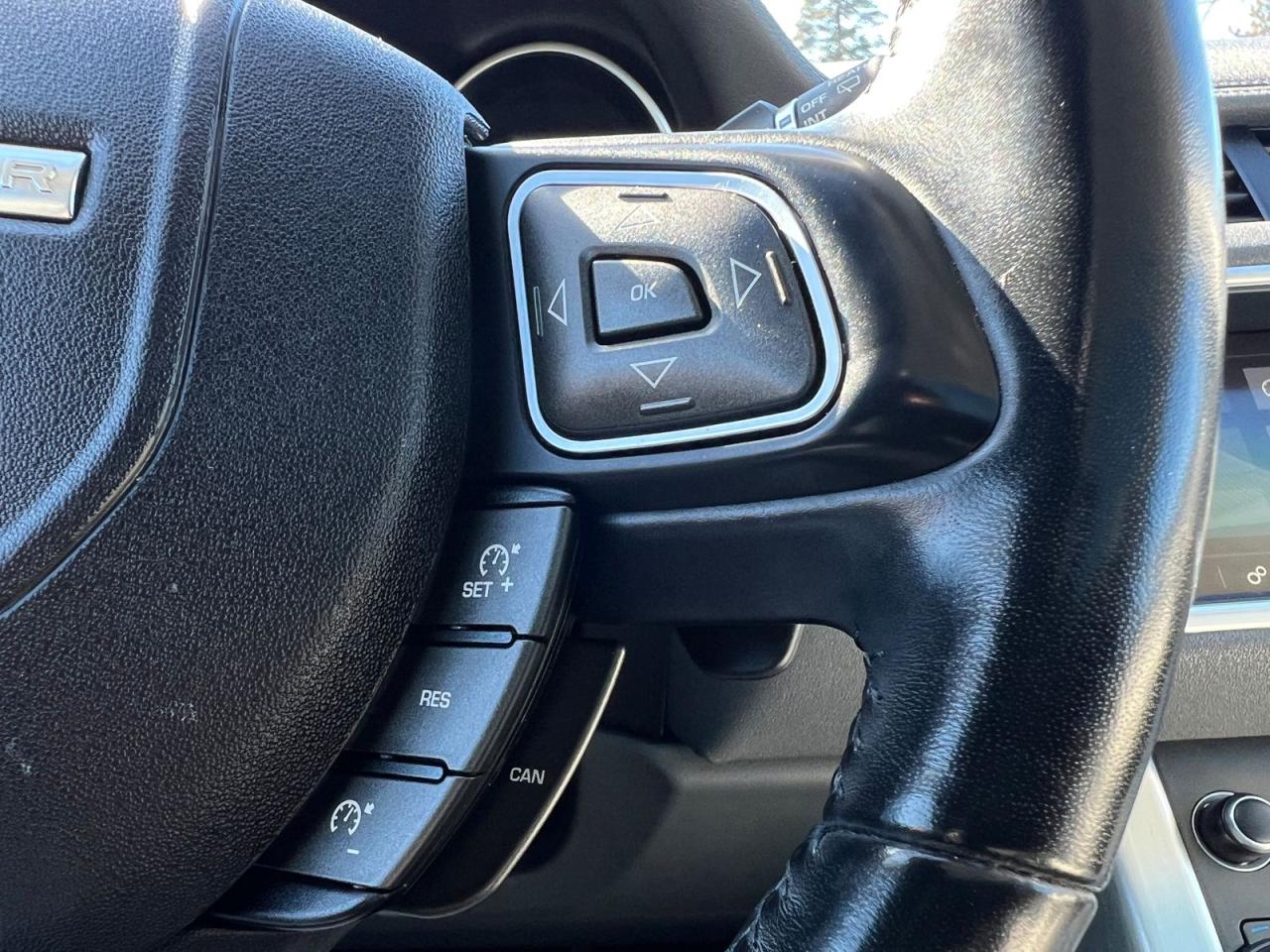2017 Land Rover Evoque SE - Photo #21