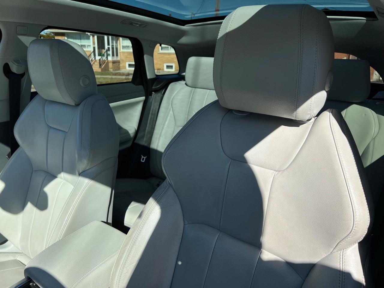 2017 Land Rover Evoque SE - Photo #23