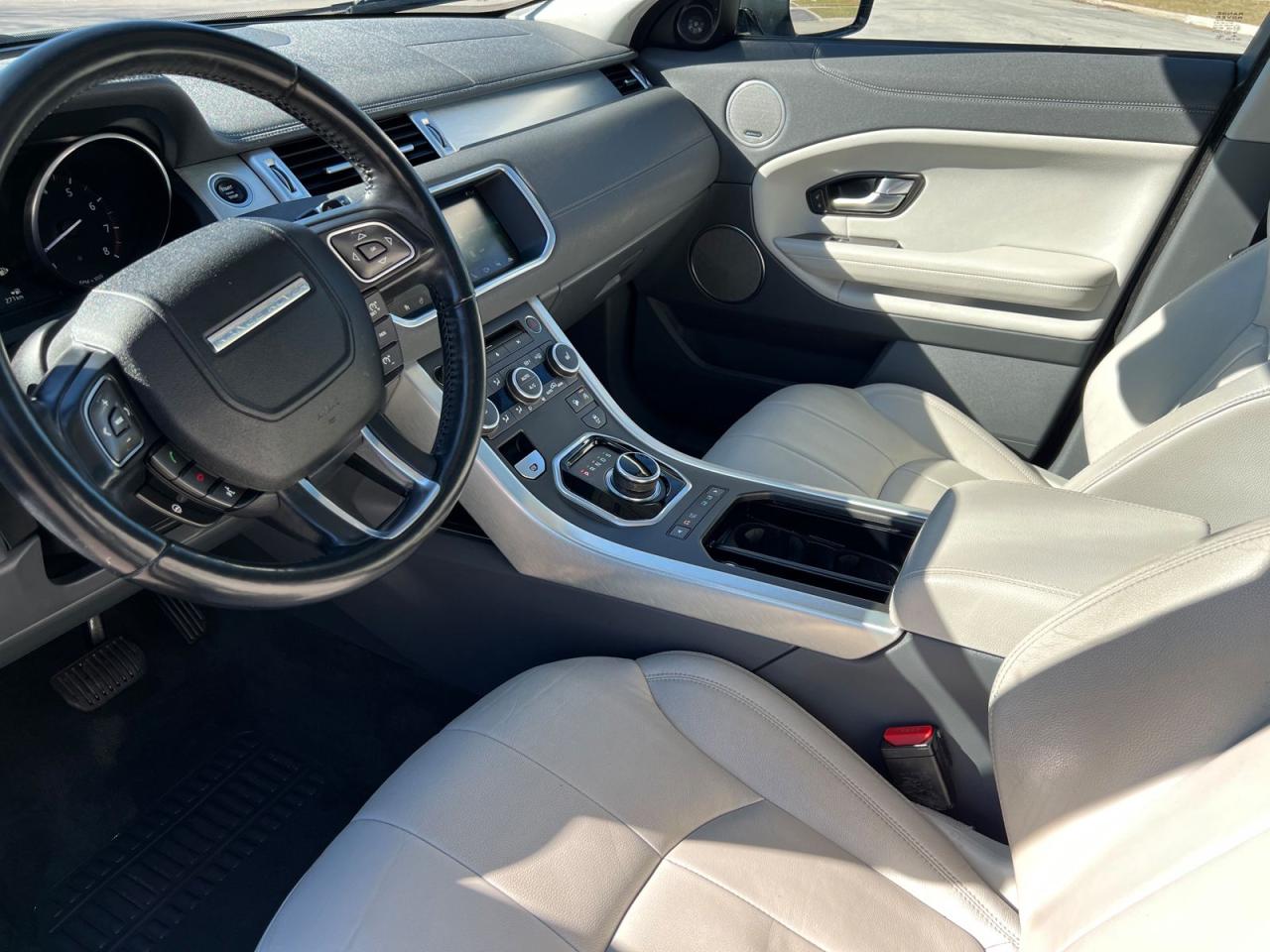2017 Land Rover Evoque SE - Photo #25