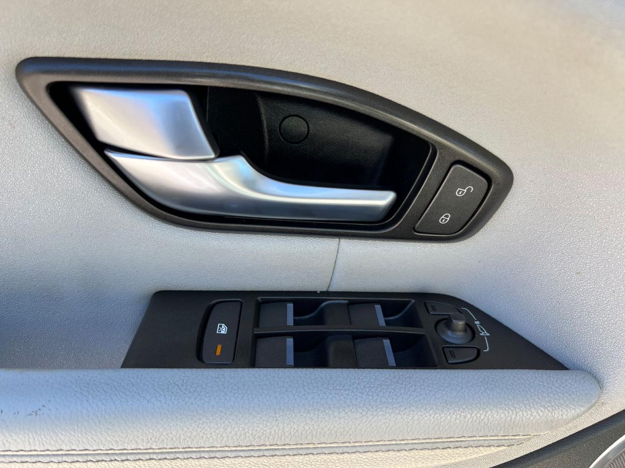 2017 Land Rover Evoque SE - Photo #26