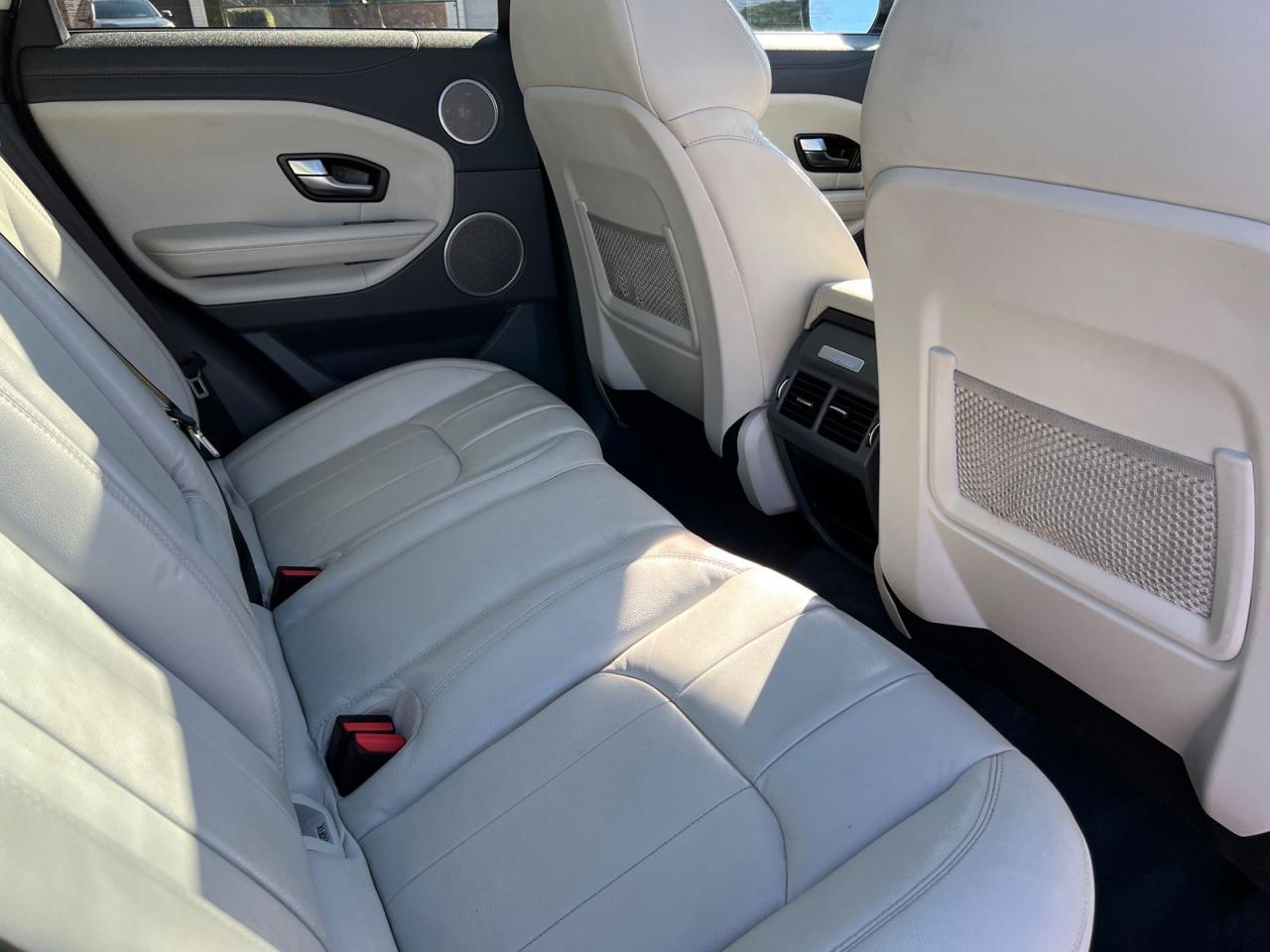 2017 Land Rover Evoque SE - Photo #32