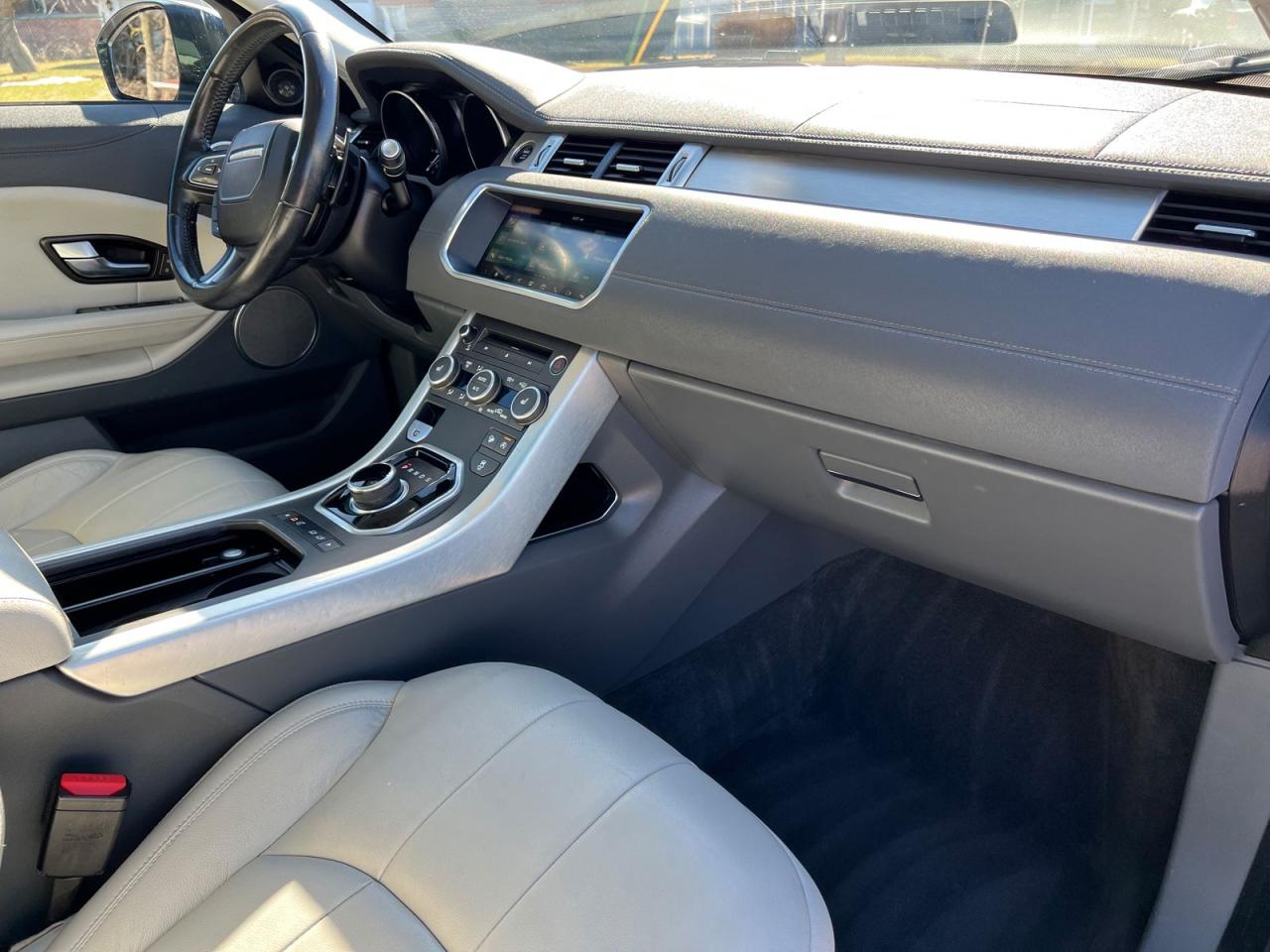 2017 Land Rover Evoque SE - Photo #33