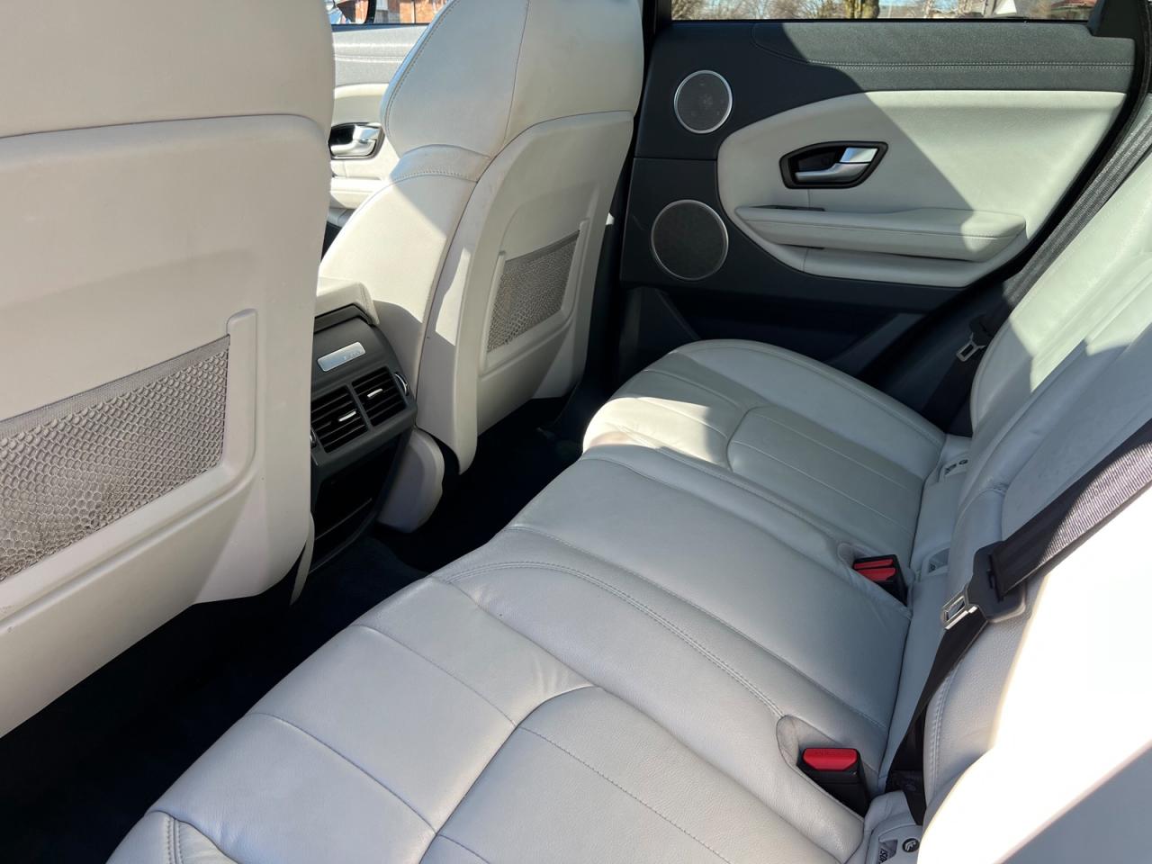 2017 Land Rover Evoque SE - Photo #27