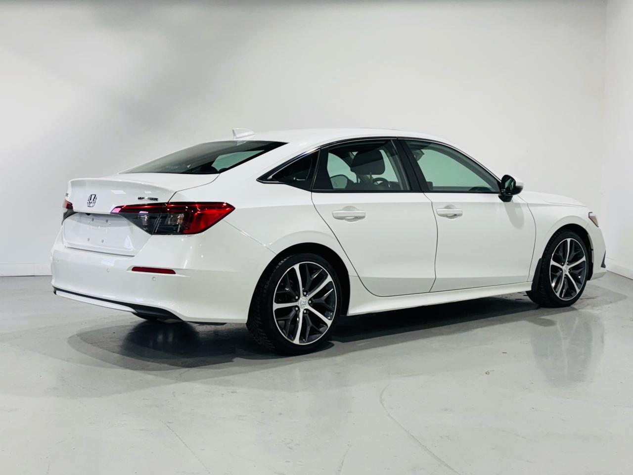 2022 Honda Civic Touring Sedan CVT - Photo #5