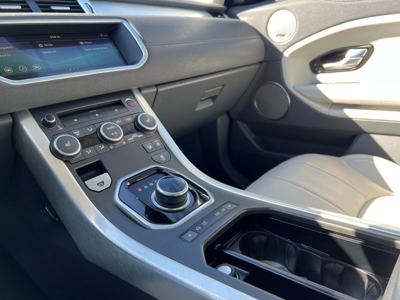 2017 Land Rover Evoque SE - Photo #8