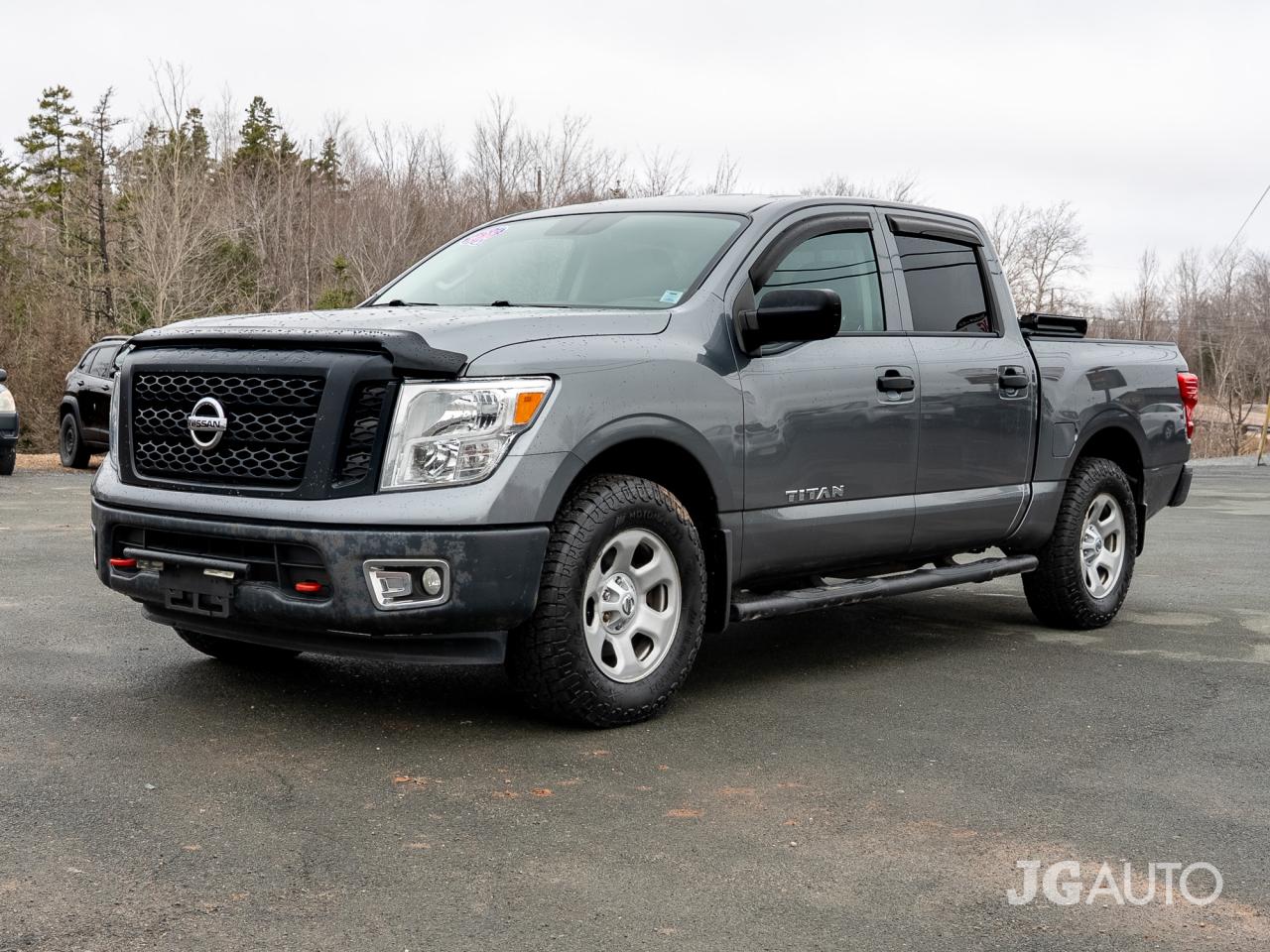 2017 Nissan Titan 4WD Crew Cab