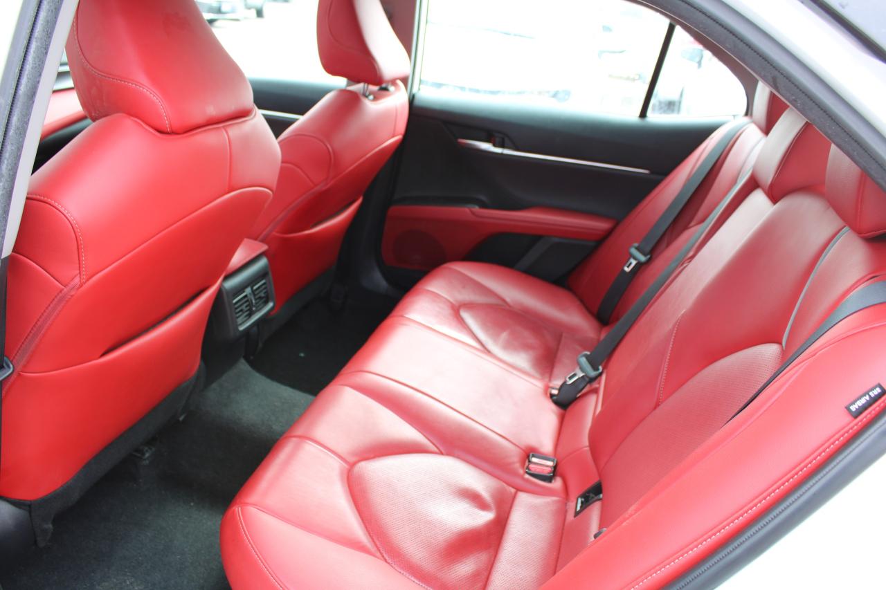 2022 Toyota Camry Hybrid XSE Auto - Photo #9