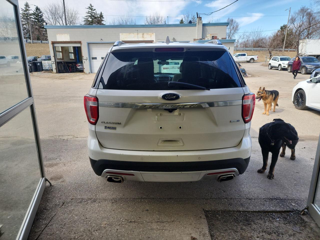 2017 Ford Explorer Platinum - Photo #4