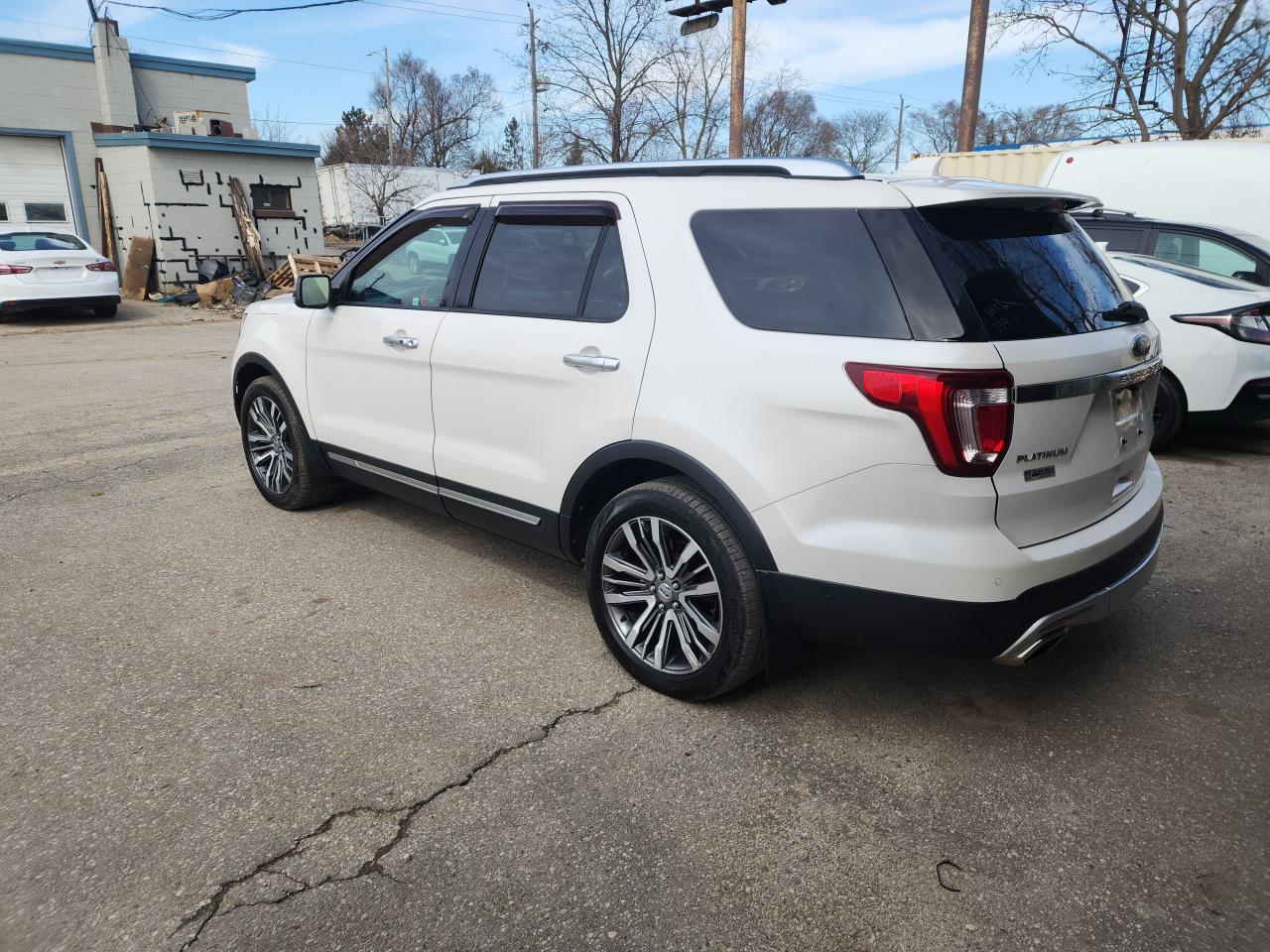 2017 Ford Explorer Platinum - Photo #5