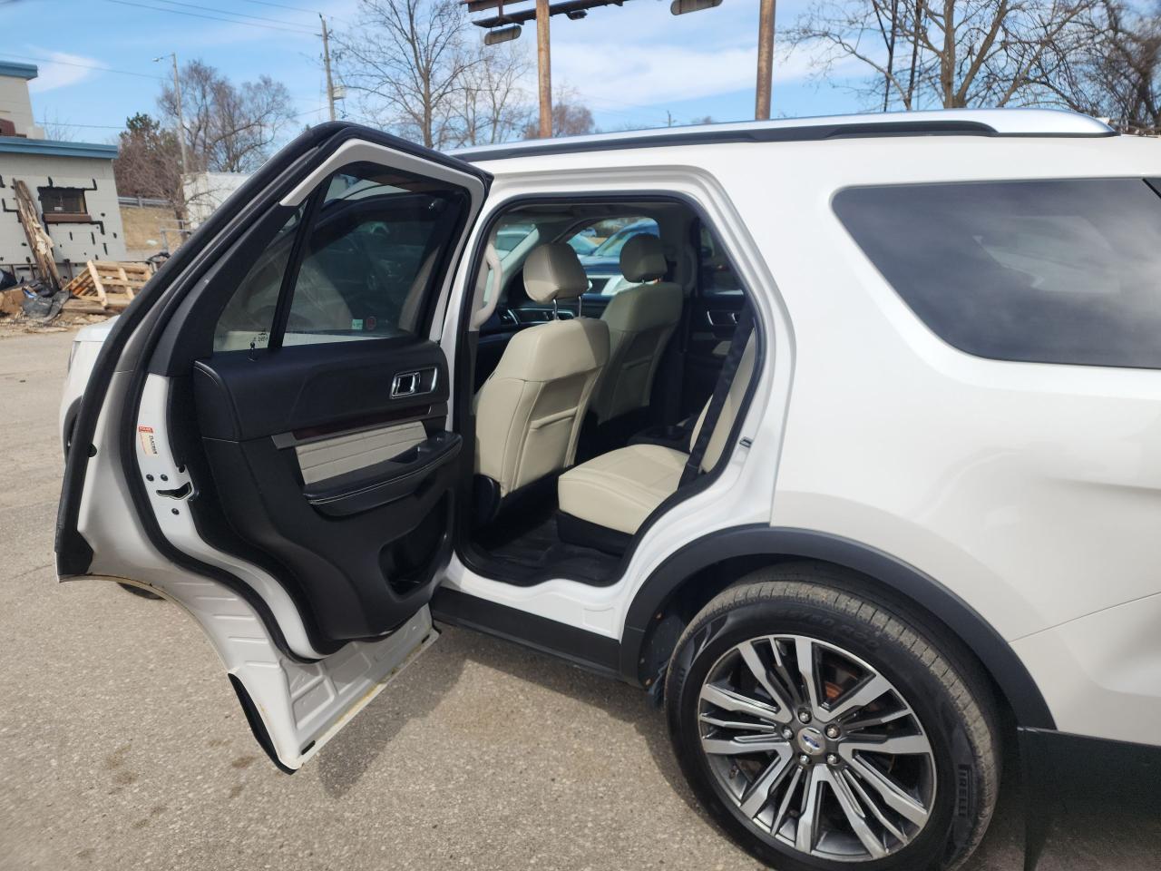 2017 Ford Explorer Platinum - Photo #8