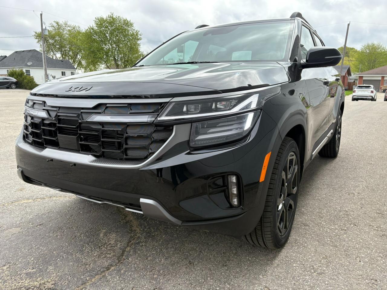 2025 Kia Seltos X-Line *Used Dealer Demo* Photo4