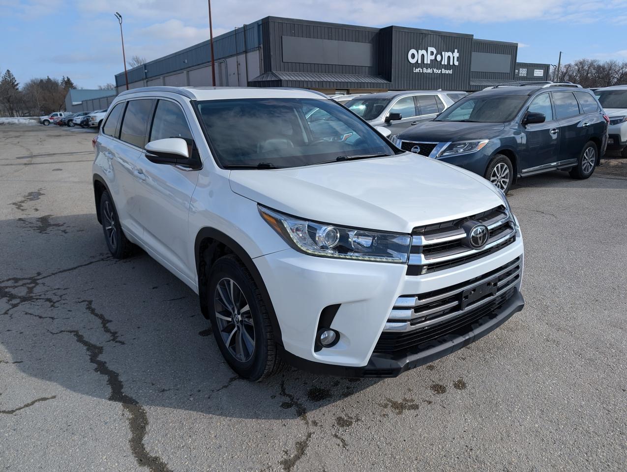 2018 Toyota Highlander XLE | Accident Free | Leather | Sunroof | - Photo #2