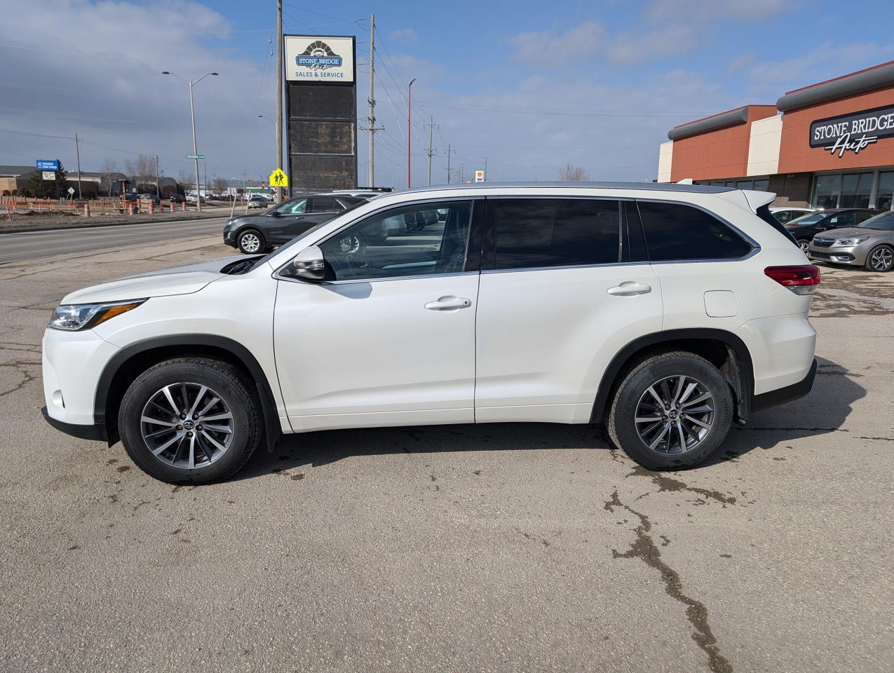 2018 Toyota Highlander XLE | Accident Free | Leather | Sunroof | - Photo #7