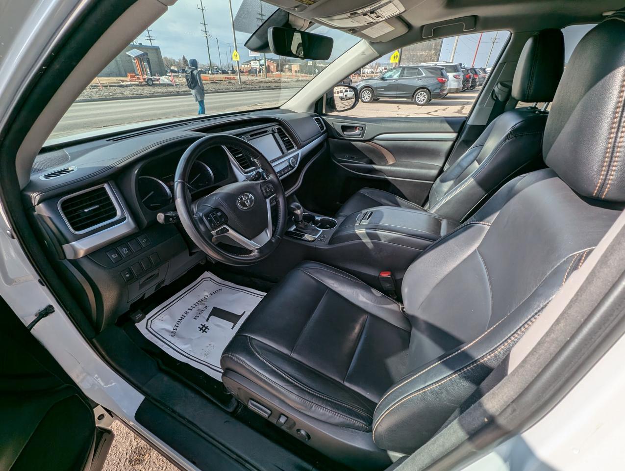 2018 Toyota Highlander XLE | Accident Free | Leather | Sunroof | - Photo #11