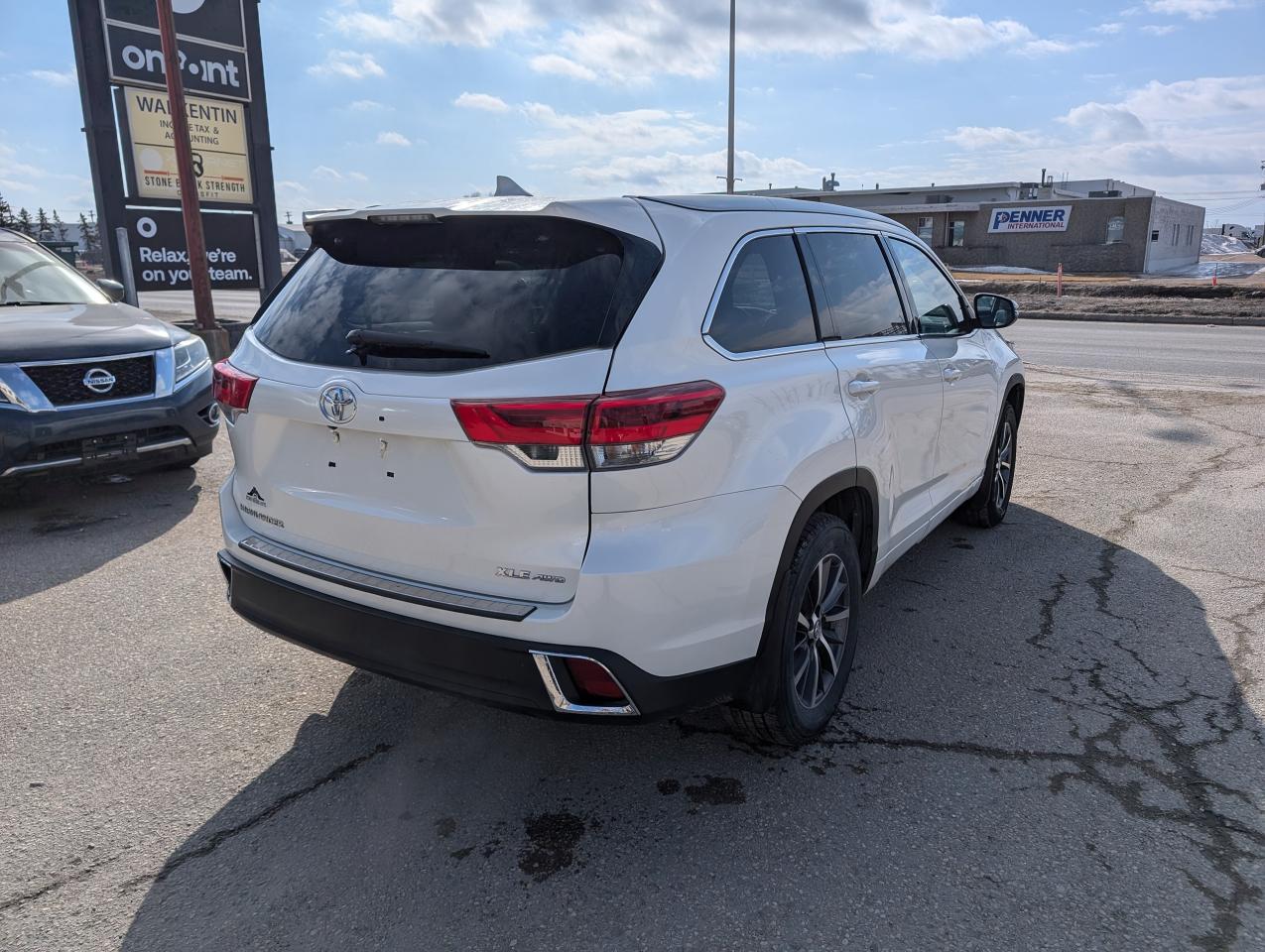 2018 Toyota Highlander XLE | Accident Free | Leather | Sunroof | - Photo #4