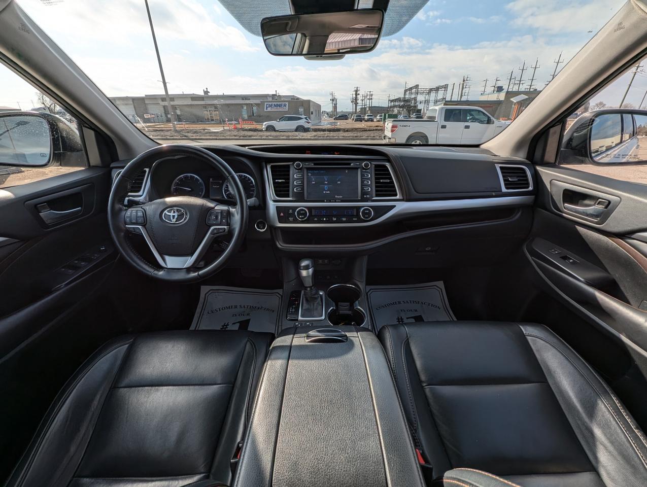 2018 Toyota Highlander XLE | Accident Free | Leather | Sunroof | - Photo #9