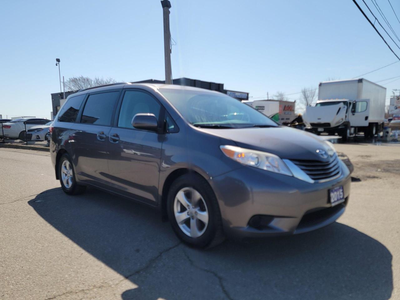 2015 Toyota Sienna LE | 8 PASSENGER Photo2
