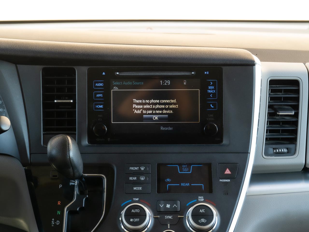 2015 Toyota Sienna LE - Photo #16