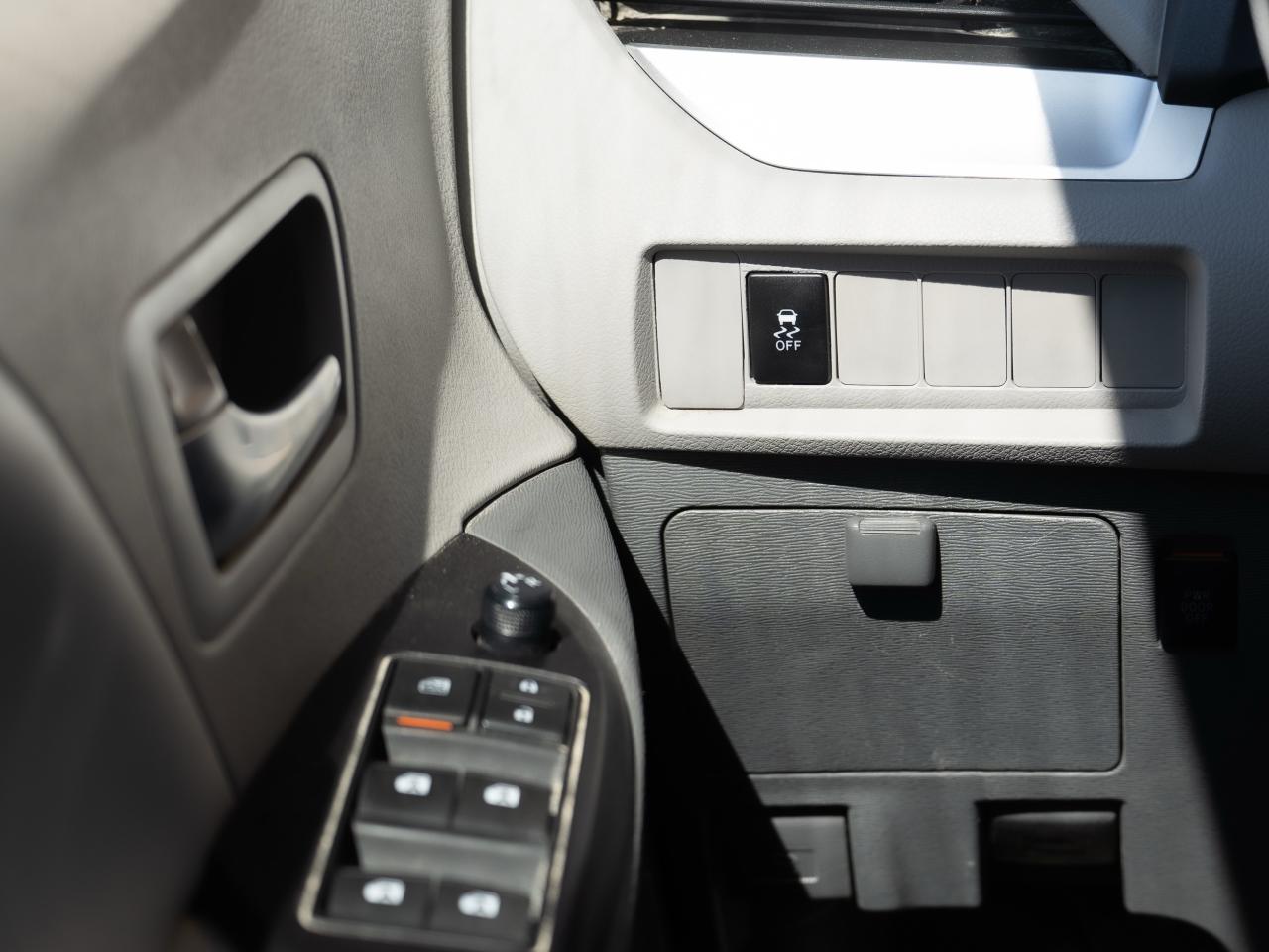 2015 Toyota Sienna LE - Photo #17