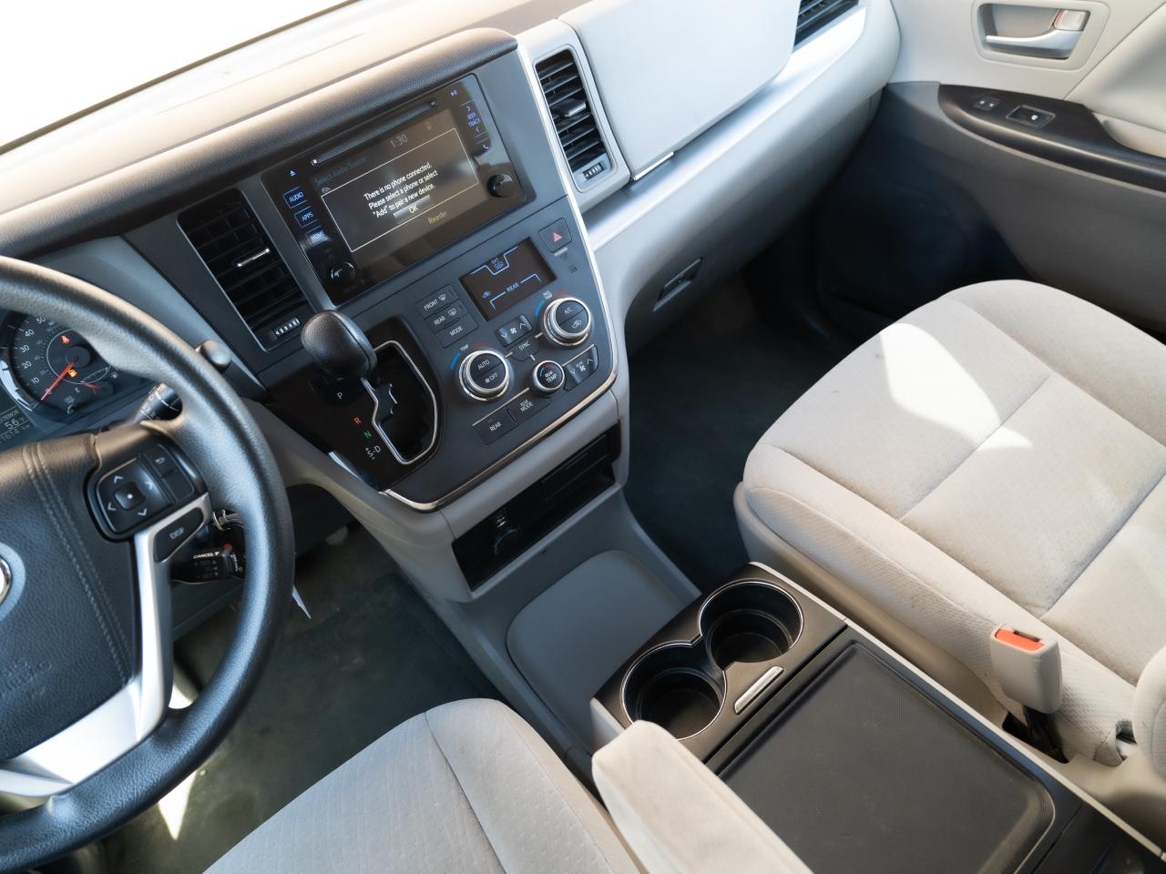 2015 Toyota Sienna LE - Photo #8