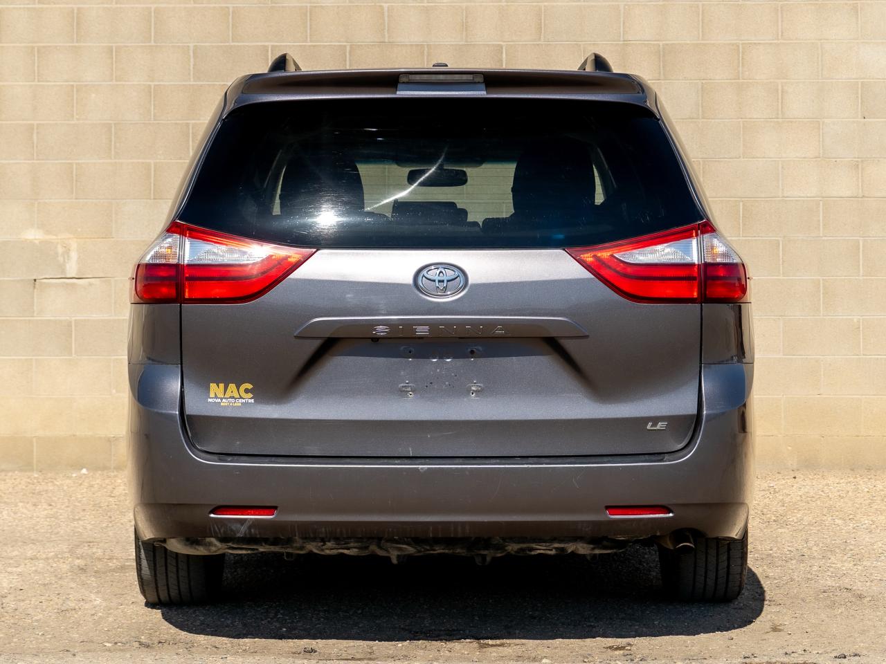 2015 Toyota Sienna LE - Photo #6