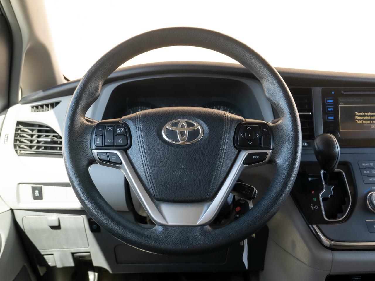 2015 Toyota Sienna LE - Photo #11