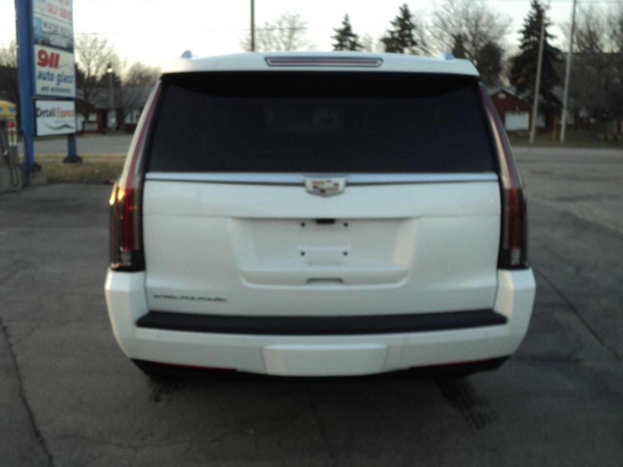 2019 Cadillac Escalade ESV Luxury 4WD 6.2L8cyl 7Seater Roof Leather Nav - Photo #7