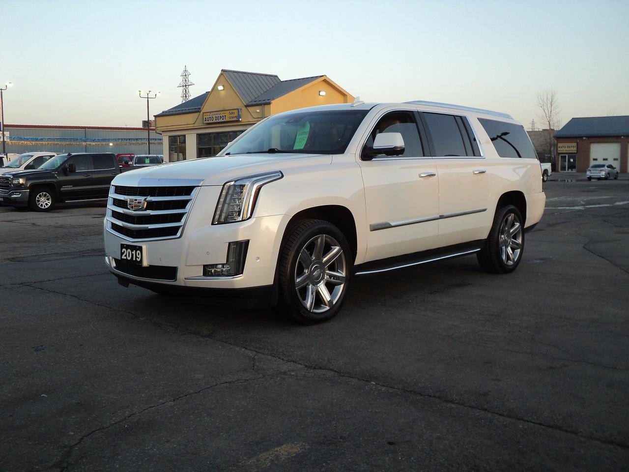 Used 2019 Cadillac Escalade ESV Luxury 4WD 6.2L8cyl 7Seater Roof Leather Nav for sale in Brantford, ON