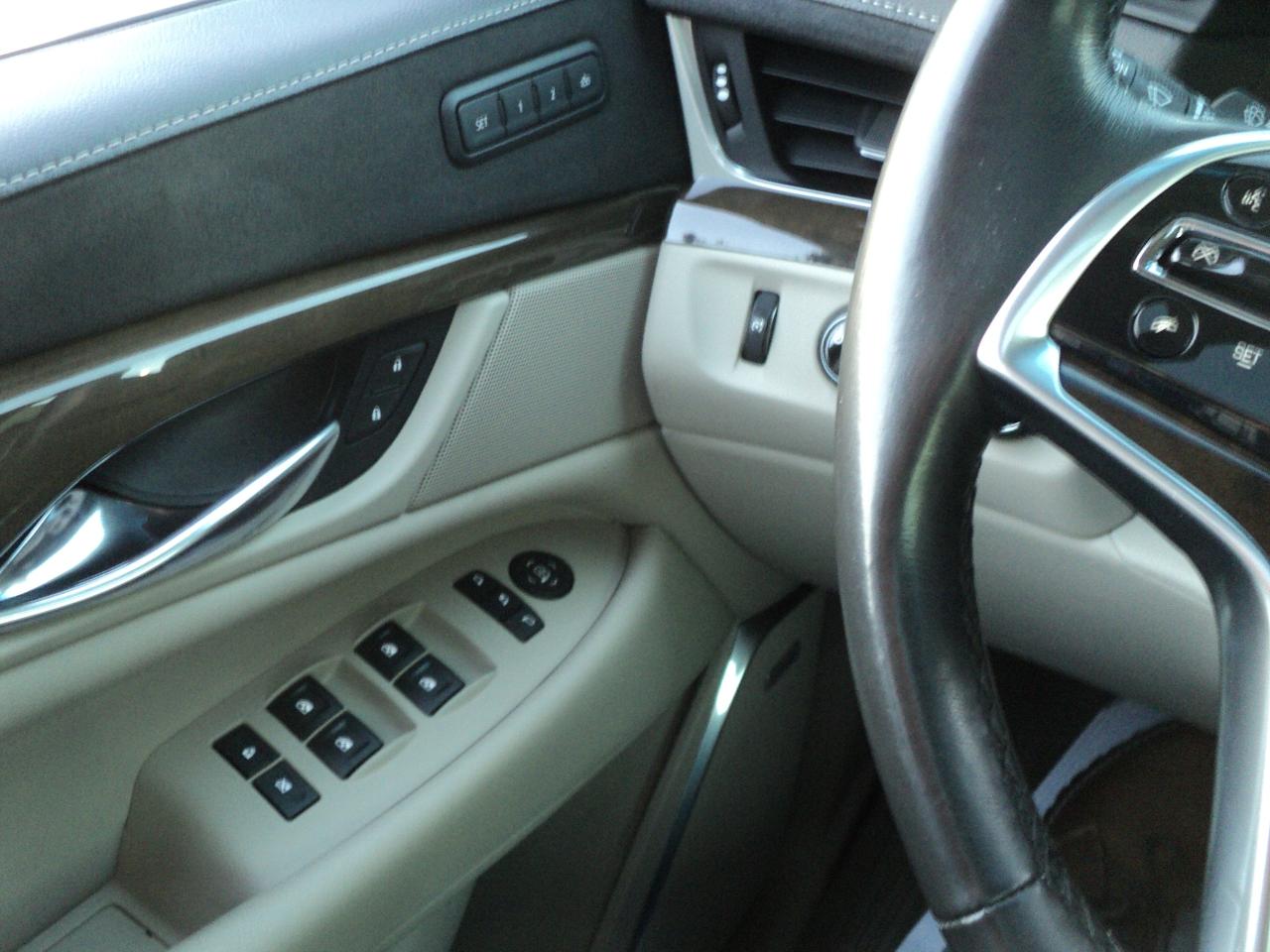 2019 Cadillac Escalade ESV Luxury 4WD 6.2L8cyl 7Seater Roof Leather Nav - Photo #32