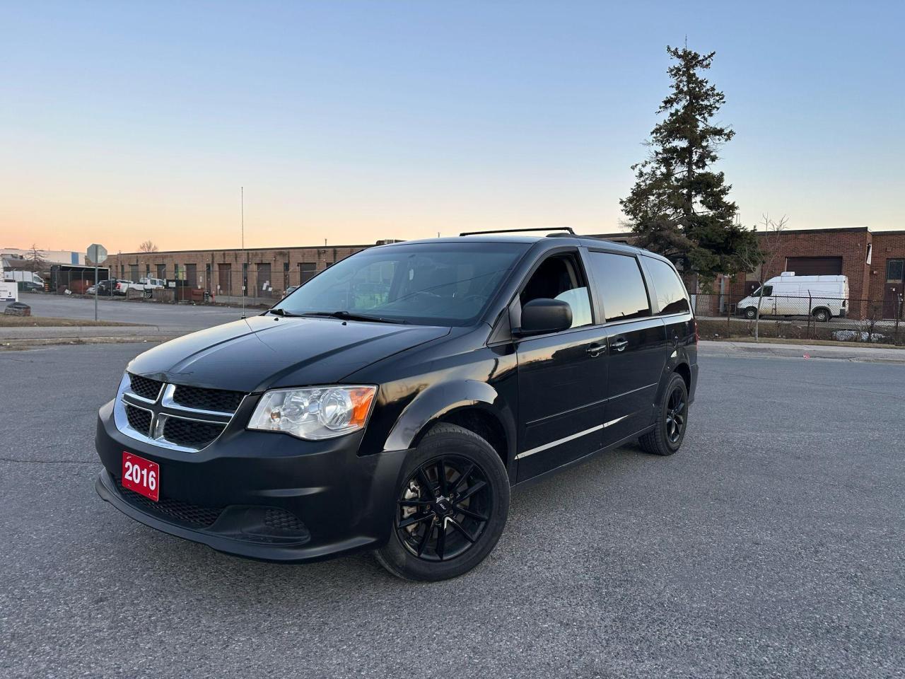 2016 Dodge Grand Caravan SE SXT // Stow & Go //FULLY CERTIFIED//NO ACCIDENT Photo4