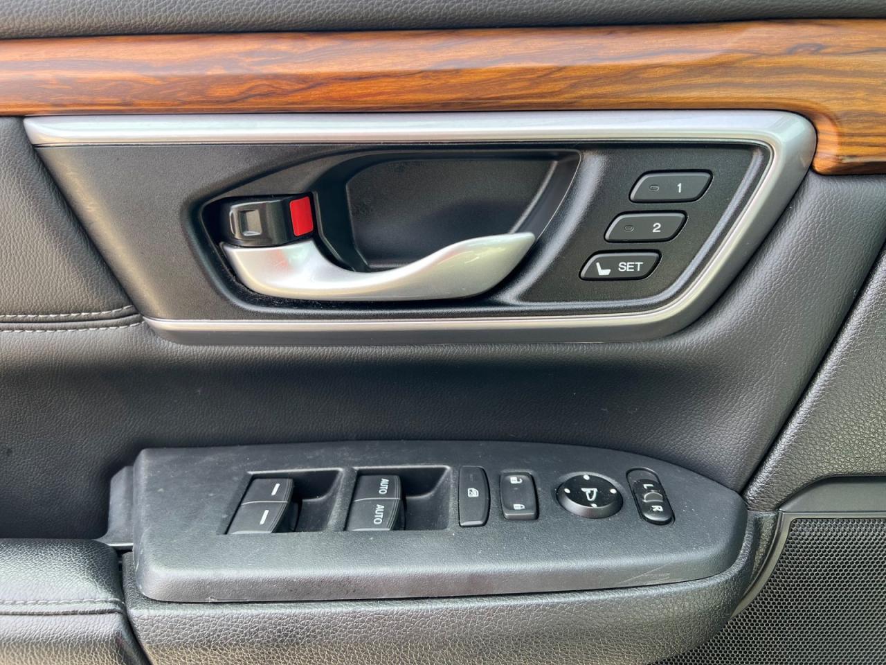2017 Honda CR-V Touring AWD - Photo #34