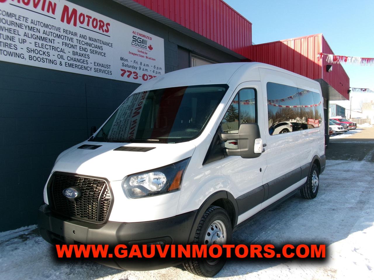 Used 2023 Ford Transit Passenger Wagon T-350  Med Roof XL AWD 15 Passenger Loaded for sale in Swift Current, SK
