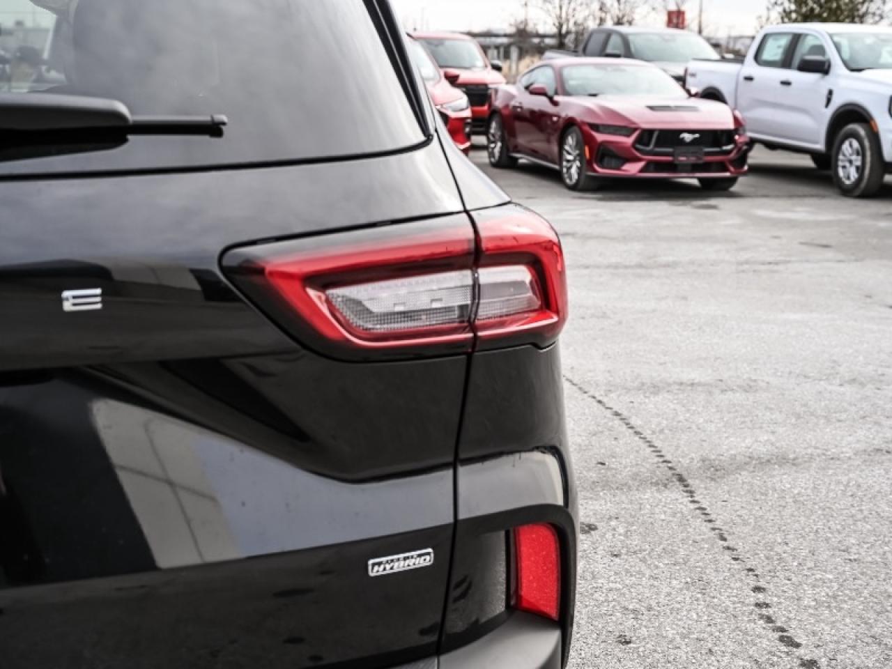 2025 Ford Escape PHEV Photo4