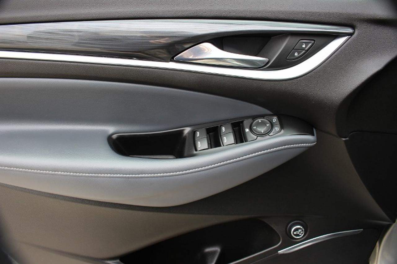 2023 Buick Enclave Essence*AWD*Heated Leather*CarPlay*3rd Row - Photo #12