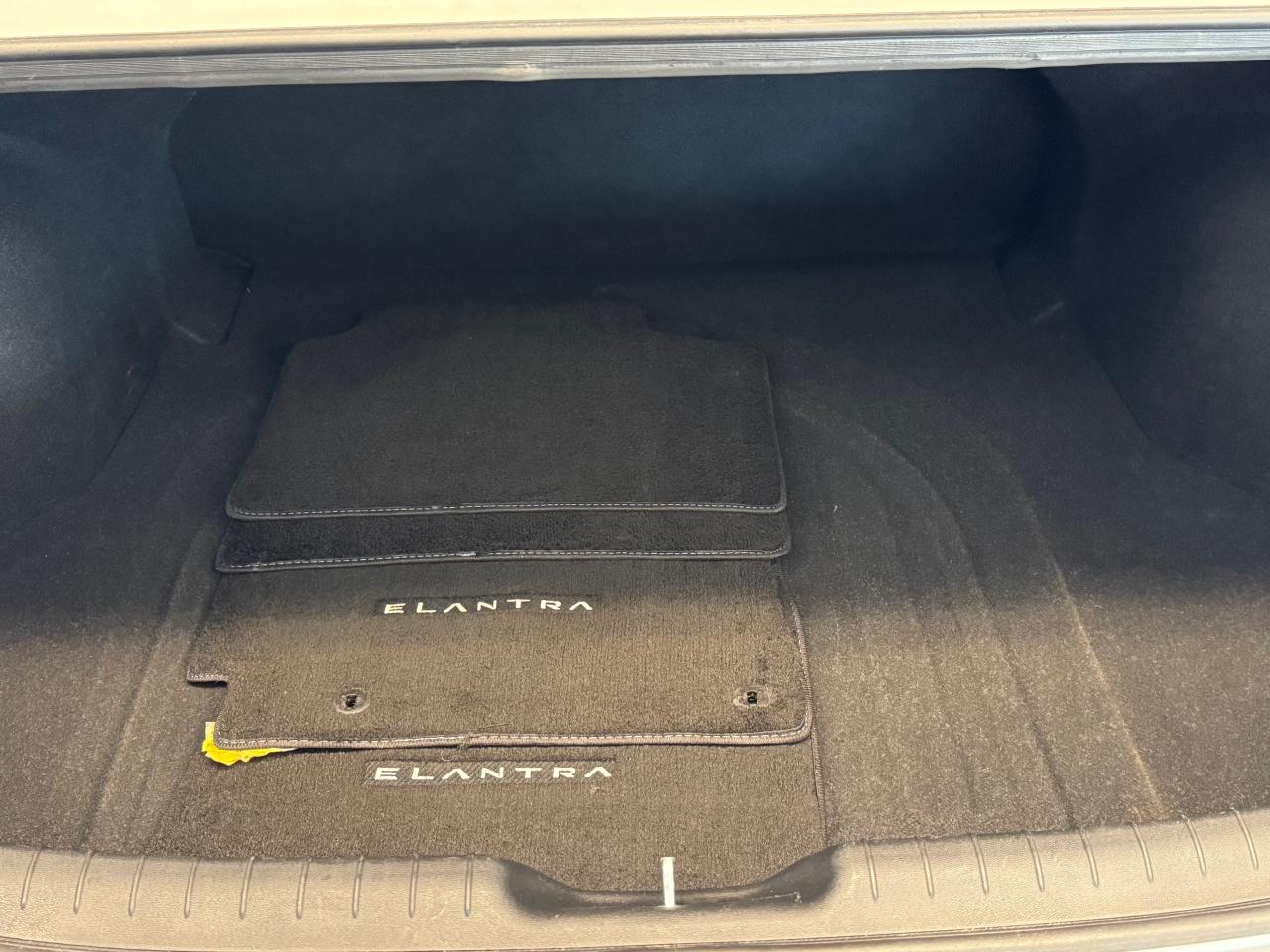 2021 Hyundai Elantra Preferred+RemoteStart+ApplePlay+Camera+CLEANCARFAX - Photo #25