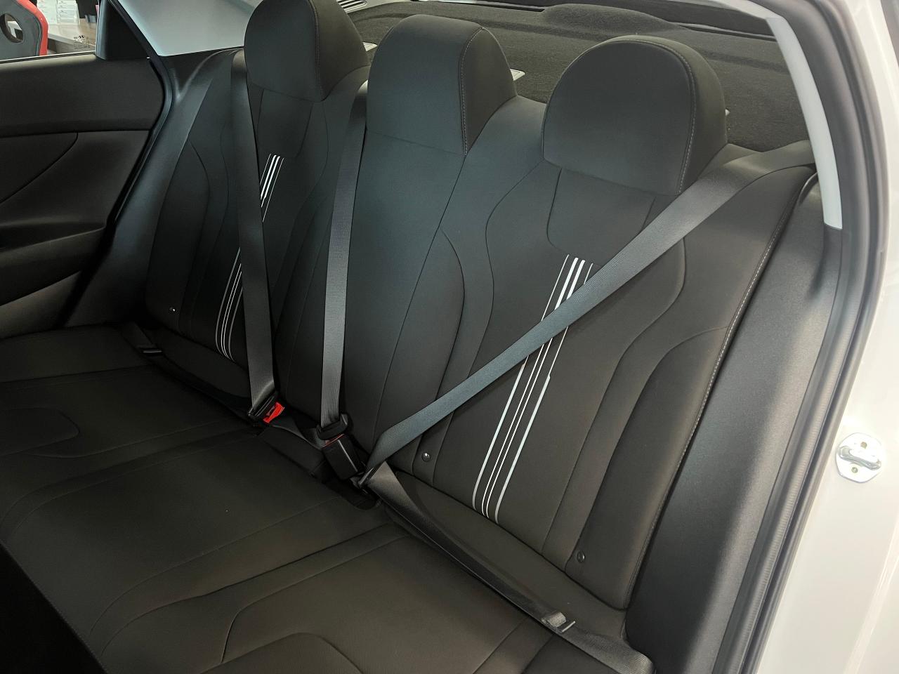 2021 Hyundai Elantra Preferred+RemoteStart+ApplePlay+Camera+CLEANCARFAX - Photo #24