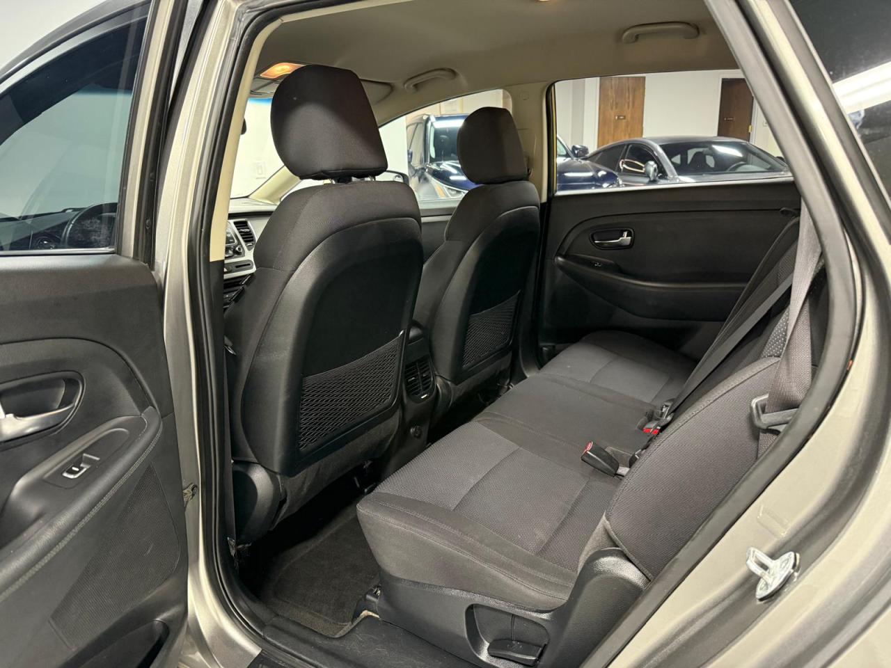 2015 Kia Rondo AUTO NO ACCIDENT HEATED SEATS BLUETOOTH CRUISE - Photo #12