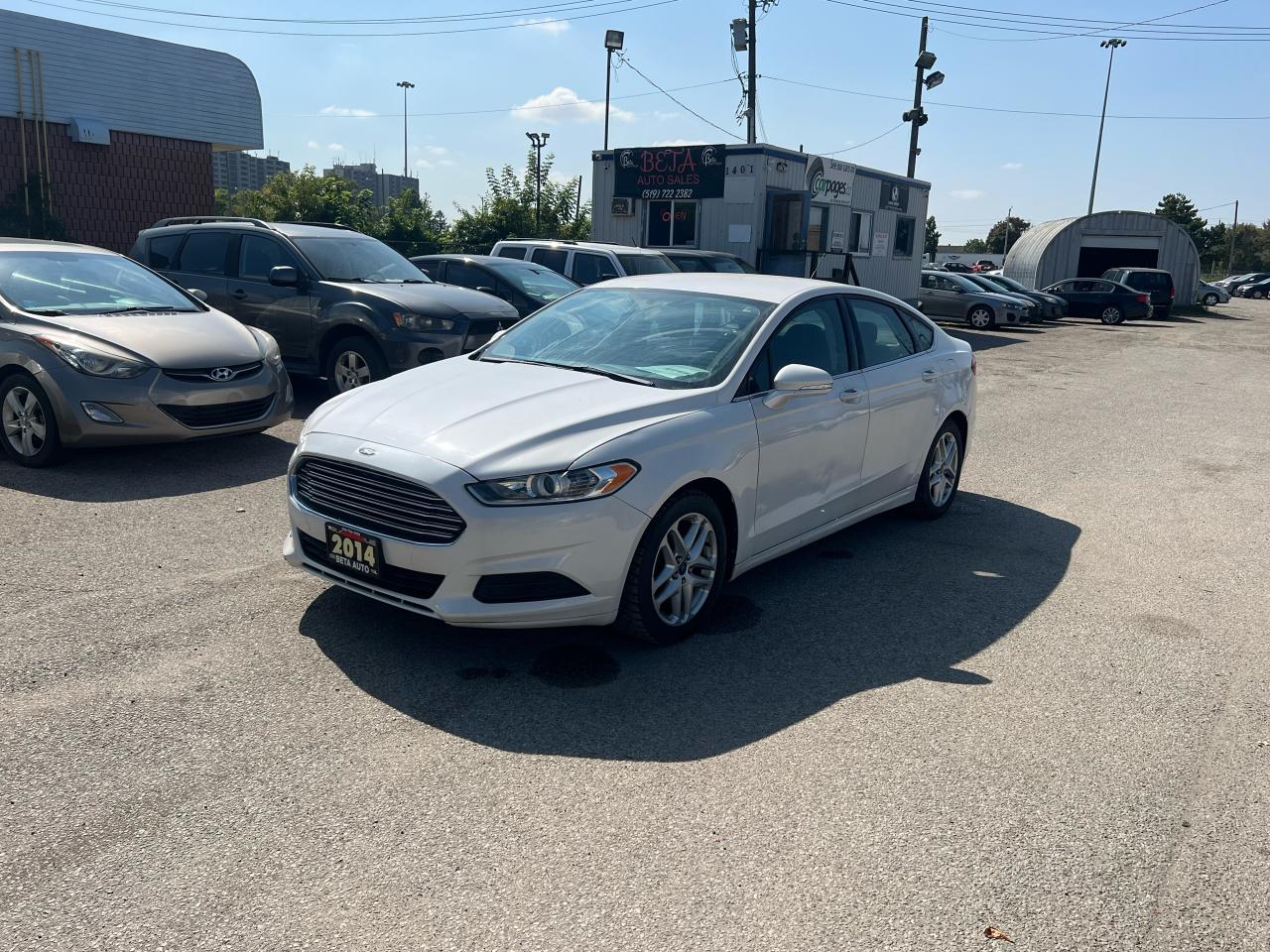 2014 Ford Fusion 4dr Sdn SE FWD - Photo #2