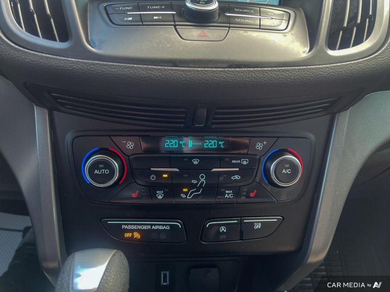 2017 Ford Escape SE / 4WD / LEATHER / BACKCAM / HTD SEATS - Photo #14