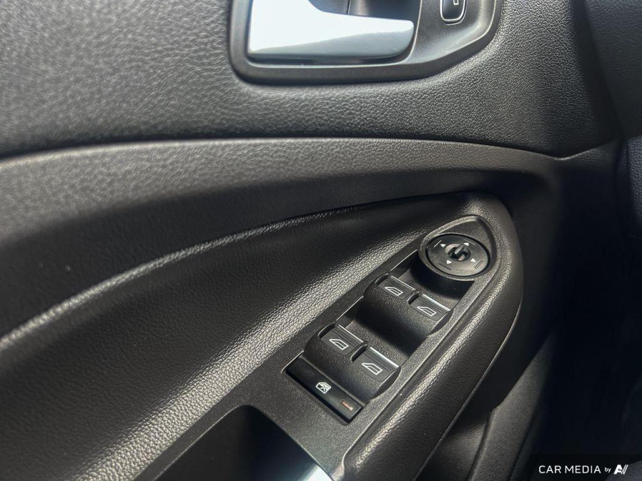 2017 Ford Escape SE / 4WD / LEATHER / BACKCAM / HTD SEATS - Photo #11