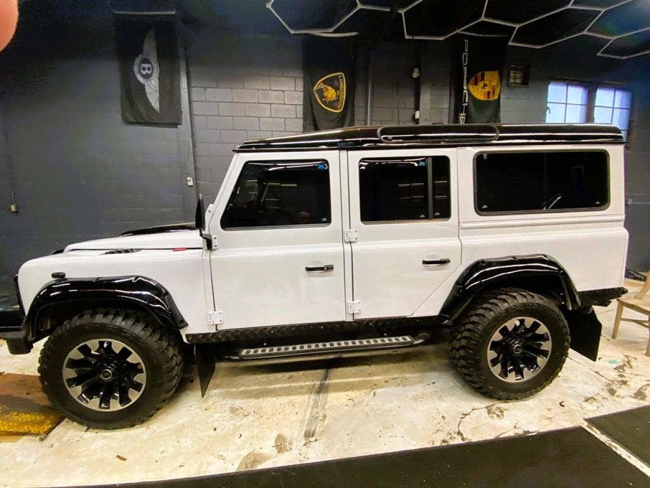 1999 Land Rover Defender DEFENDER 110 300T DI TURBO CHARGED - Photo #2