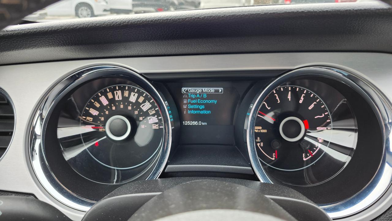 2014 Ford Mustang V6, Shaker Sound, Htd Seats, BT, Park assist - Photo #8