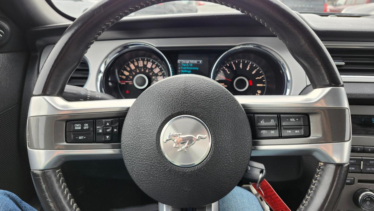 2014 Ford Mustang V6, Shaker Sound, Htd Seats, BT, Park assist - Photo #10
