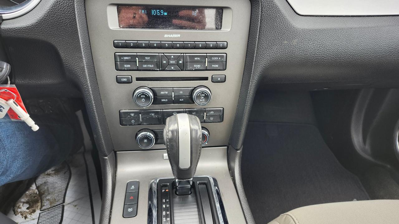 2014 Ford Mustang V6, Shaker Sound, Htd Seats, BT, Park assist - Photo #11