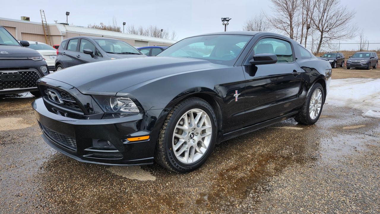 2014 Ford Mustang V6, Shaker Sound, Htd Seats, BT, Park assist - Photo #1
