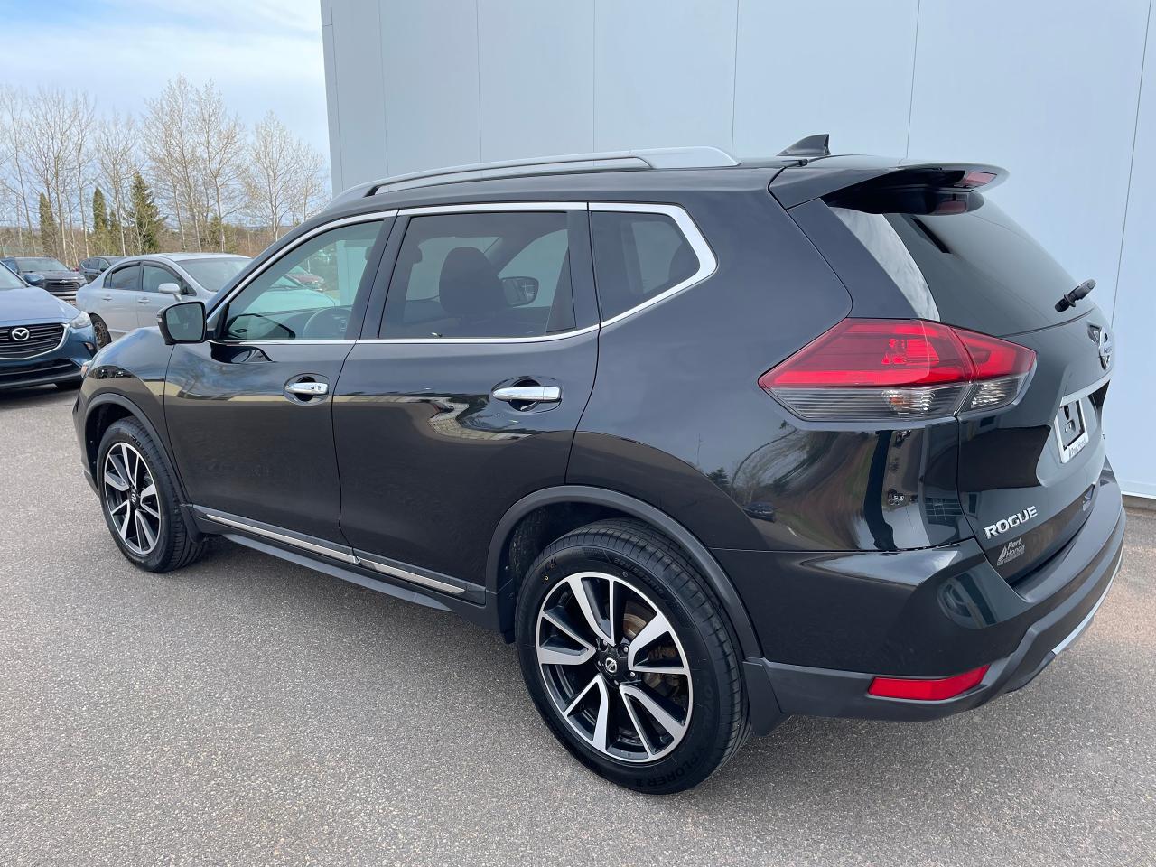 2018 Nissan Rogue SL Photo2