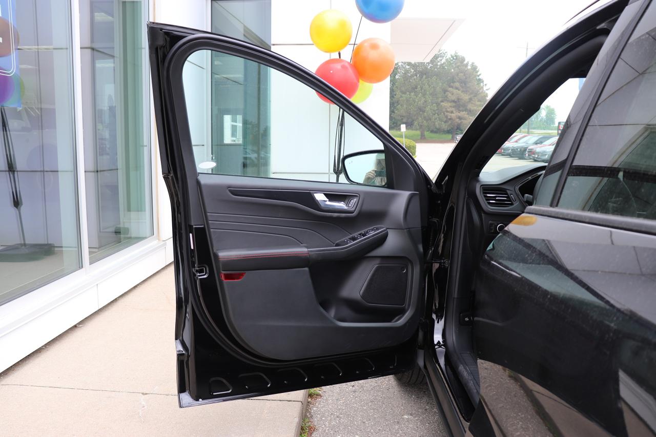 2025 Ford Escape ST-LINE FWD Photo5