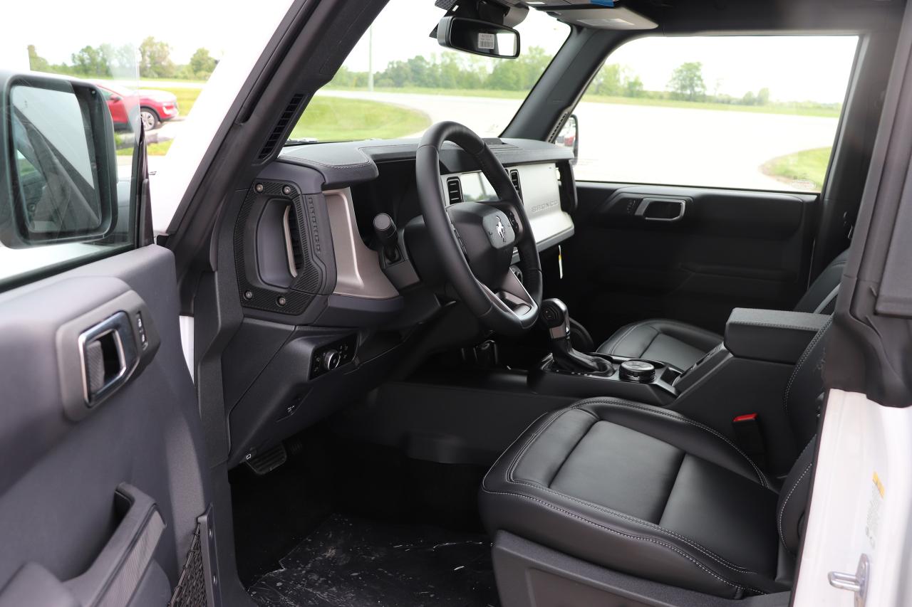 2025 Ford Bronco OUTER BANKS 4 DOOR 4X4 Photo5