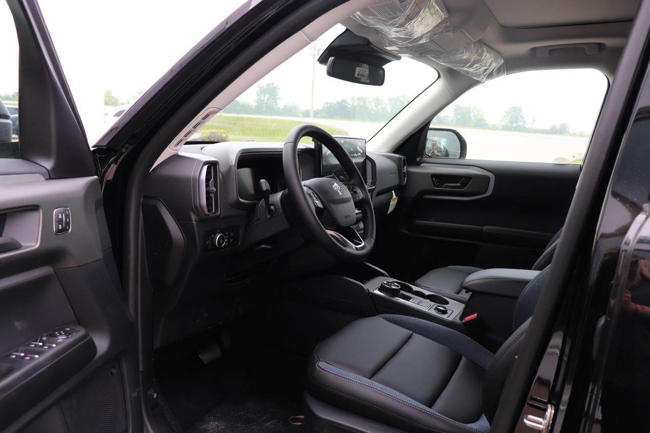 2025 Ford Bronco Sport Outer Banks 4X4 Photo5