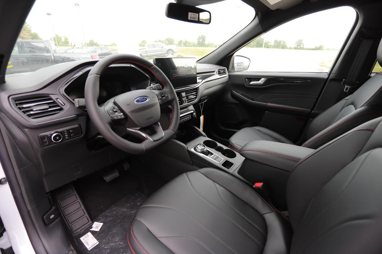 2025 Ford Escape ST-Line Elite AWD Photo1